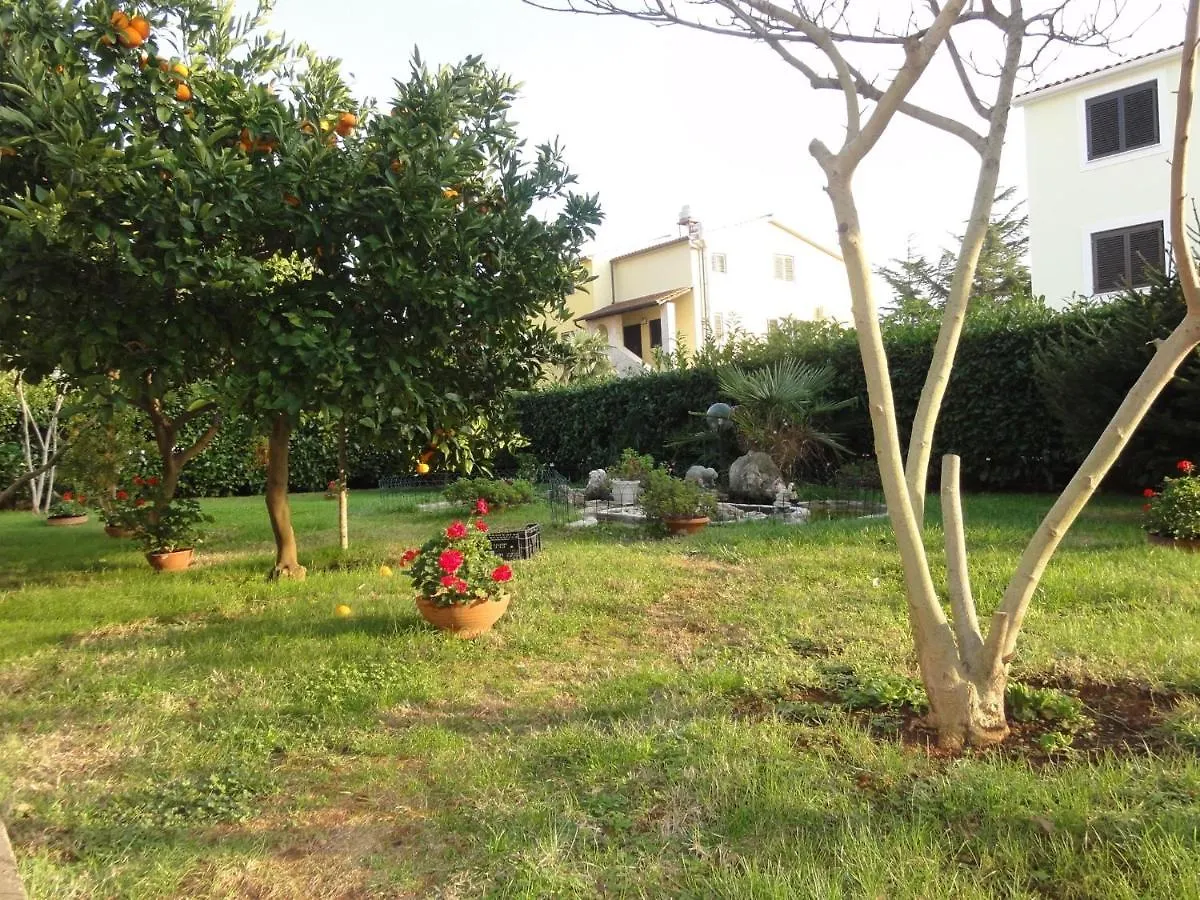 Apartment Near Bijeca Sand Beach In Medolino