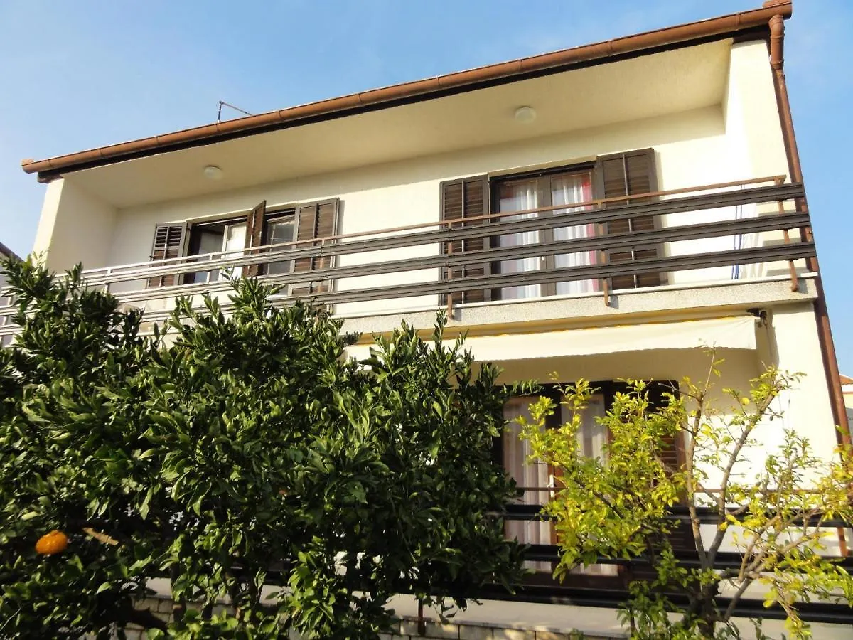 Apartment Near Bijeca Sand Beach In Medolino