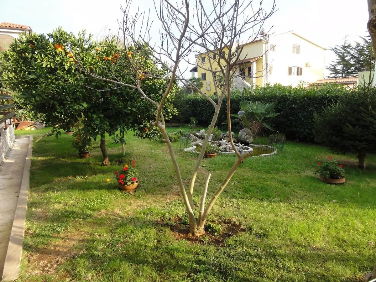 Apartment Near Bijeca Sand Beach In Medolino Hırvatistan