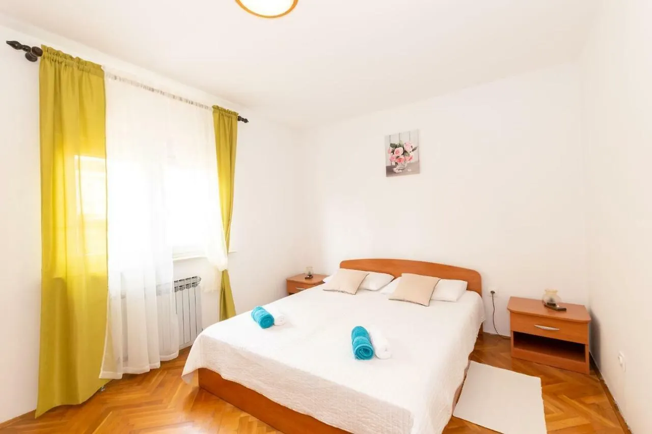 Apartment Near Bijeca Sand Beach In Medolino  Medulin